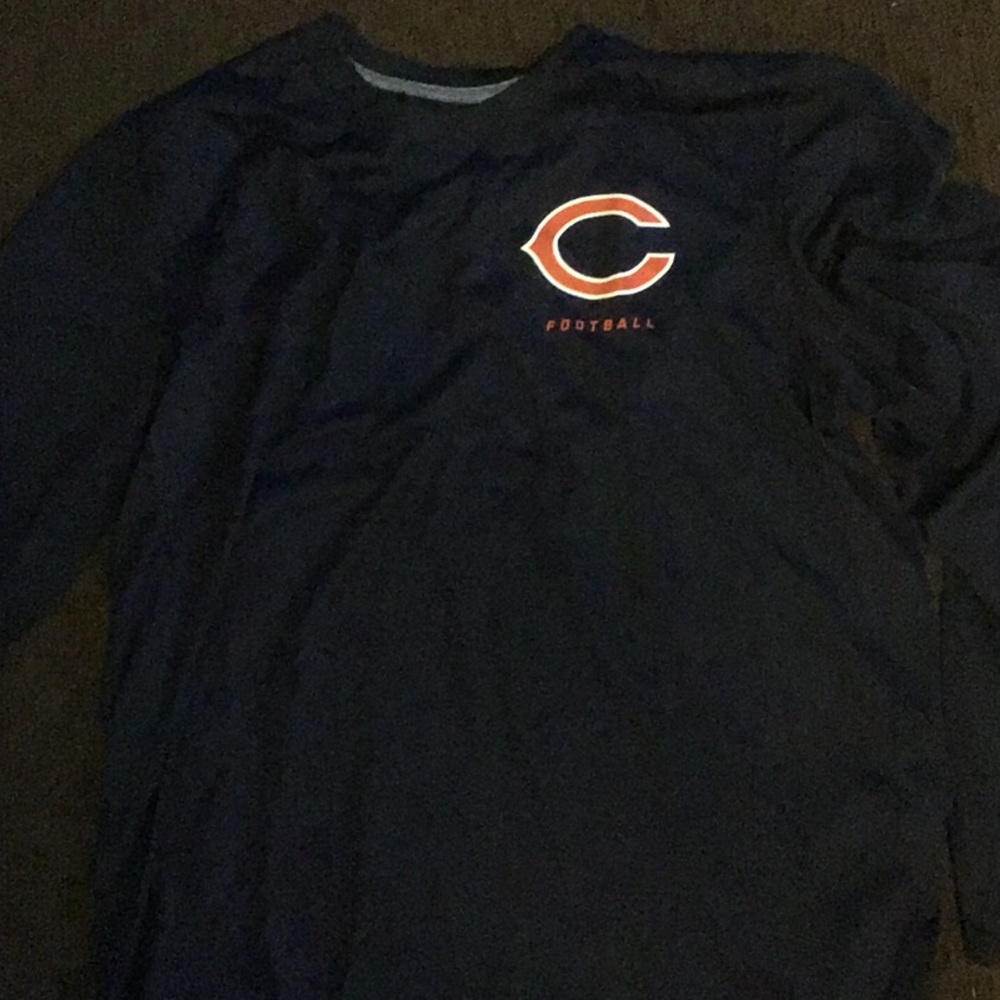 Chicago Bears stay cool long sleeve shirt. Navy blue Nike